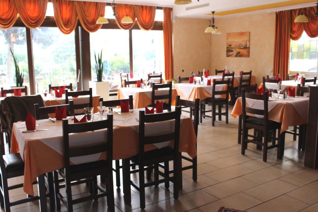 Legend Hotel Biebesheim am Rhein Екстер'єр фото