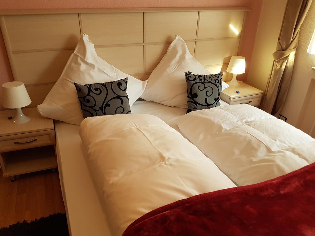 Legend Hotel Biebesheim am Rhein Екстер'єр фото