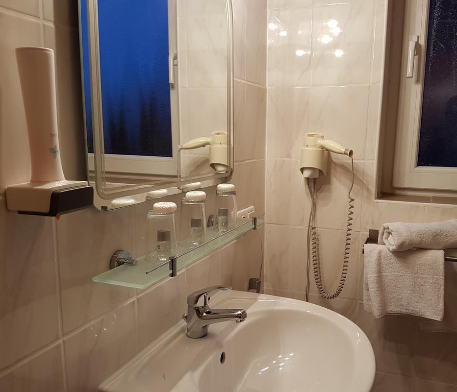 Legend Hotel Biebesheim am Rhein Екстер'єр фото