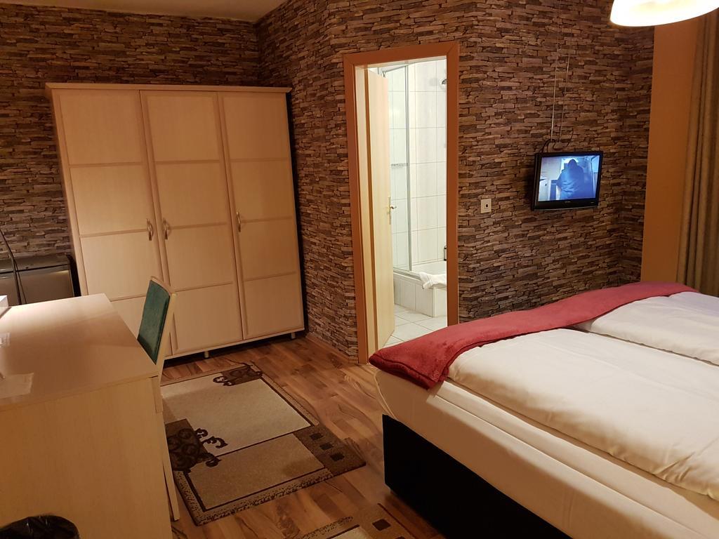 Legend Hotel Biebesheim am Rhein Екстер'єр фото